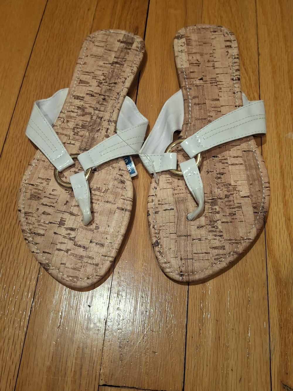 White Toe-Ring Sandals with Gold Ring Accent Size 7/8